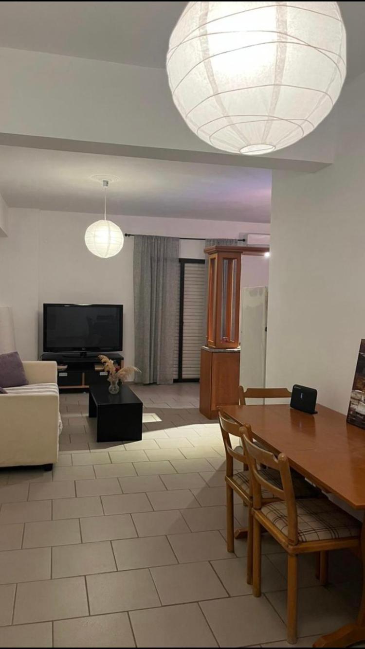 V Apartment *