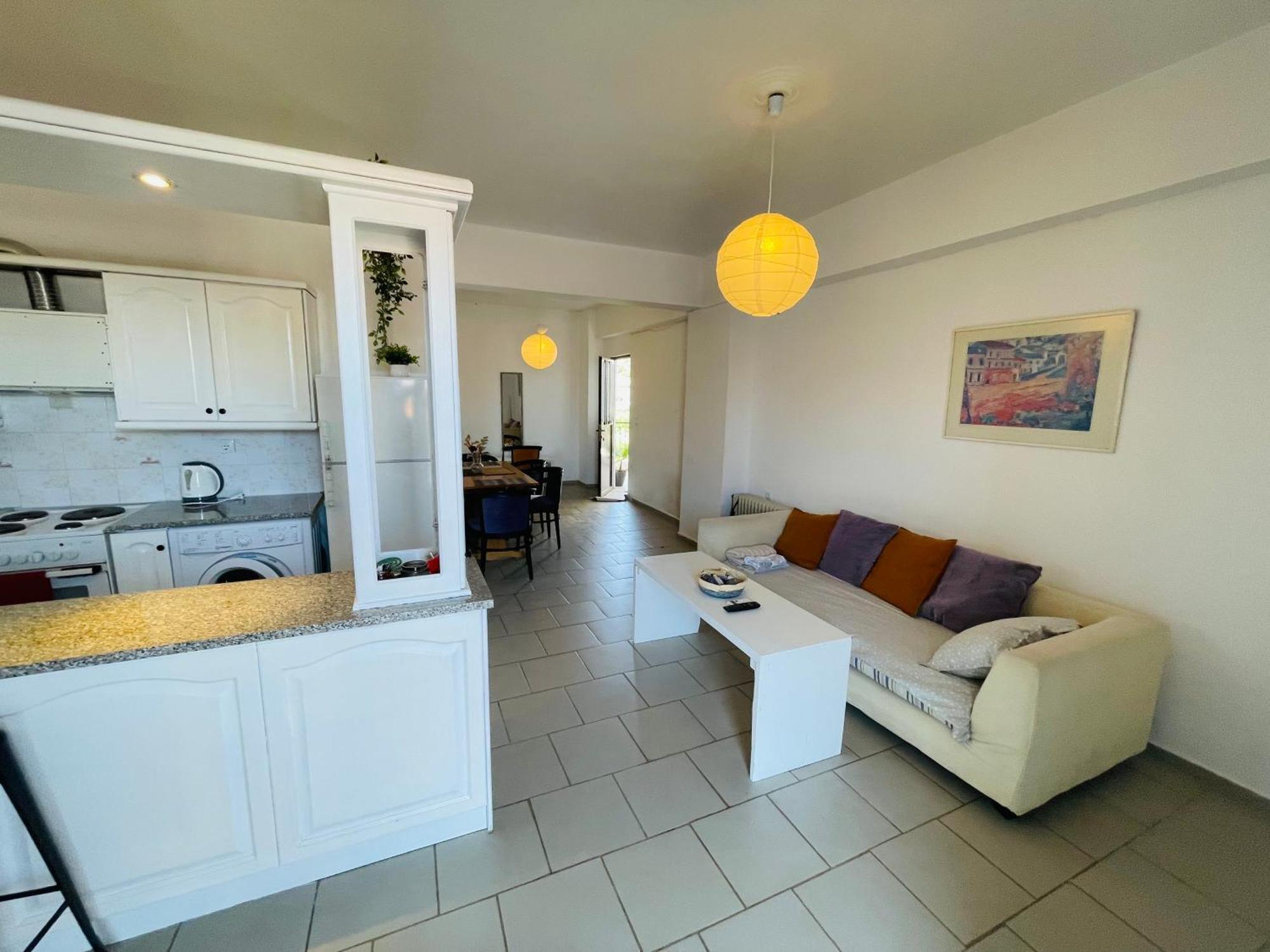 V Apartment *
