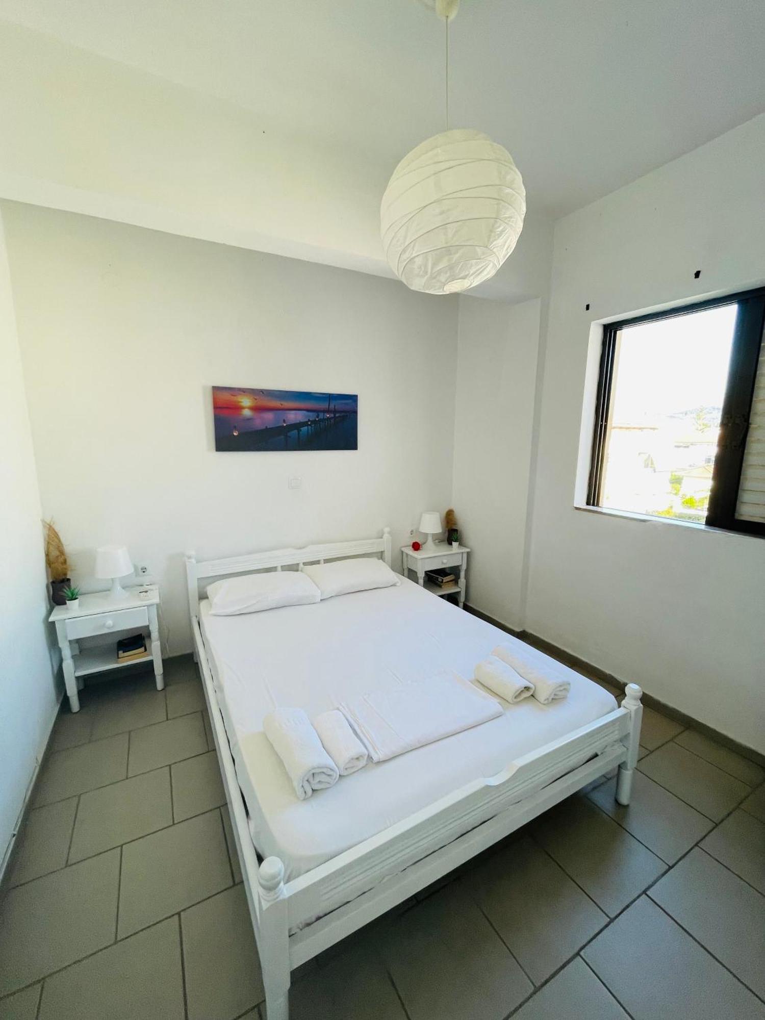 V Apartment *